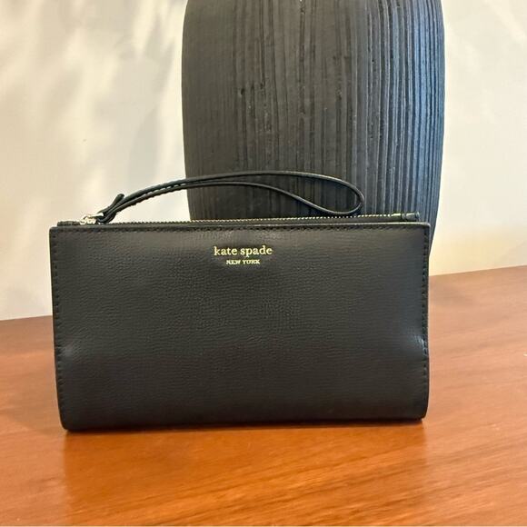 kate spade Handbags - Kate Spade Black Bifold Continental Wallet Wristlet